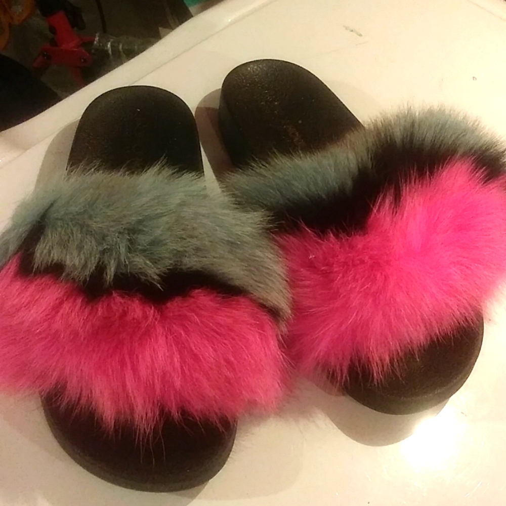 Fur slides sz 9